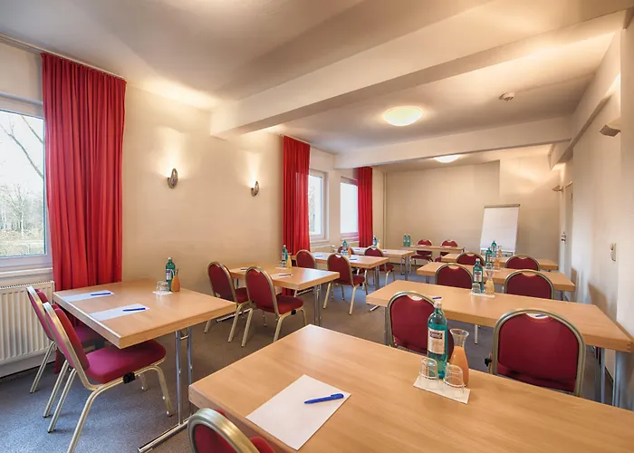 Enjoy West אכסניה *