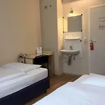 Hostel Enjoy West *